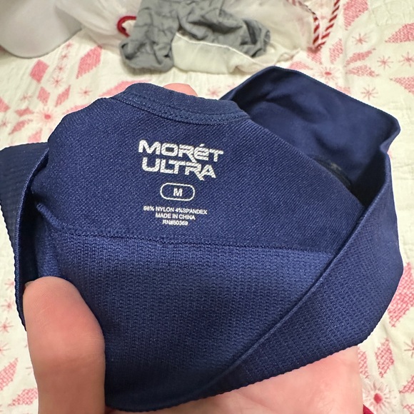 Elegant Navy Sports Bra with Cutout Design - Picture 3 of 3